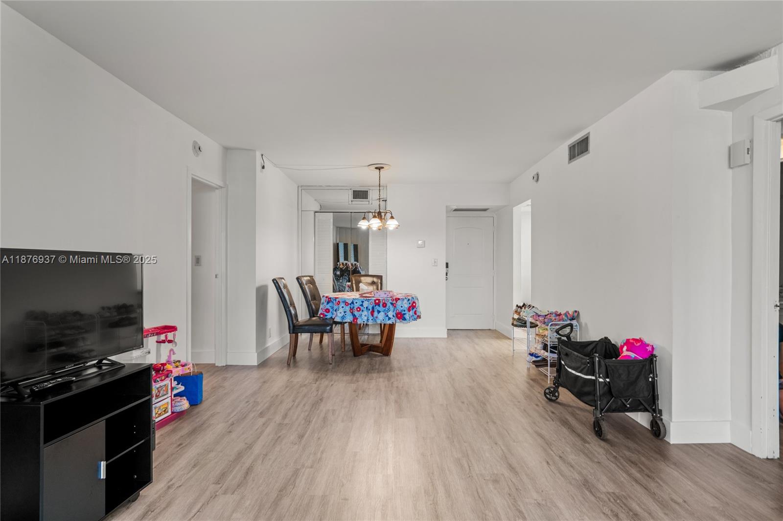 image Arlen House East Condo3