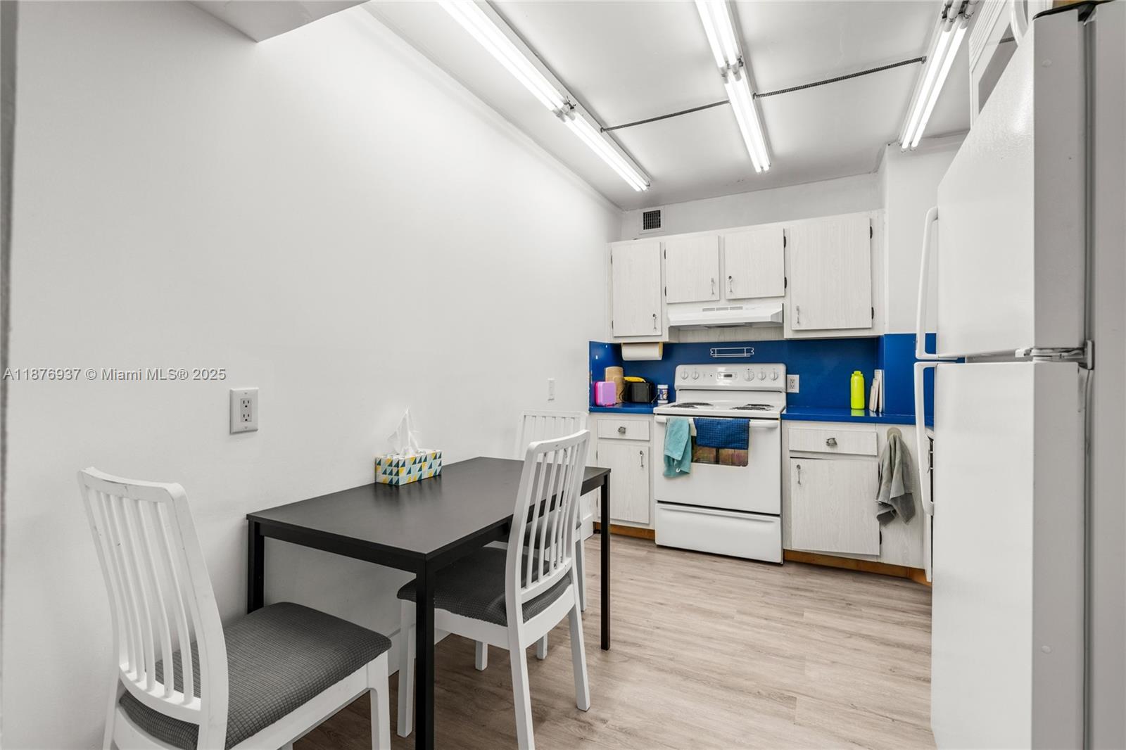 image Arlen House East Condo4