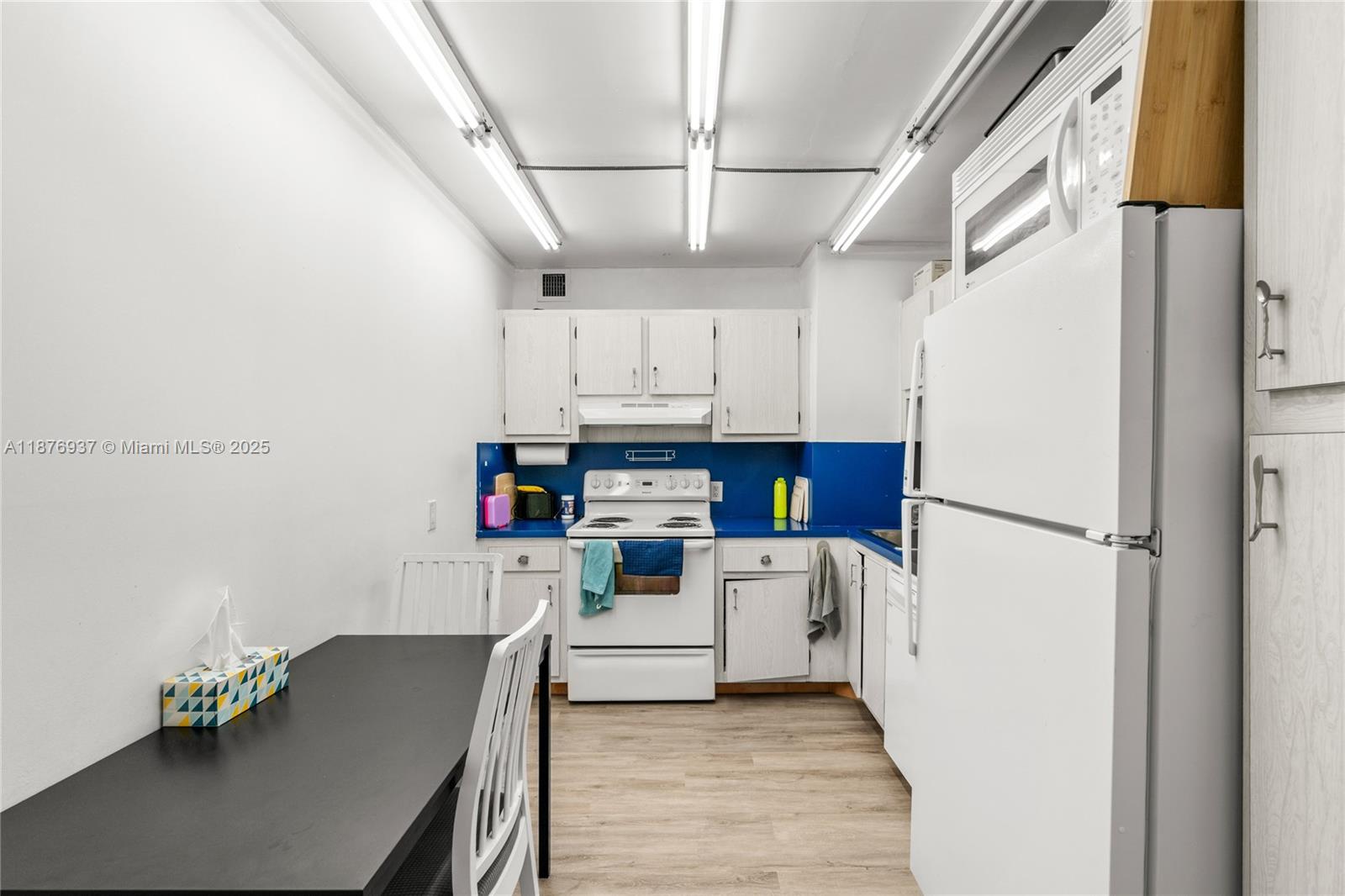 image Arlen House East Condo5