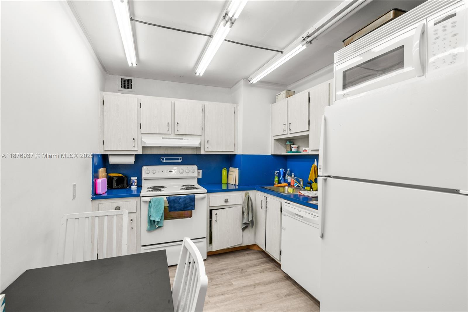 image Arlen House East Condo6