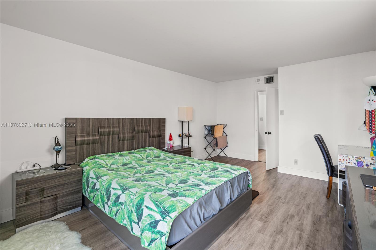 image Arlen House East Condo8