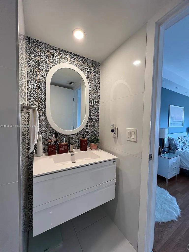 2350 NE 135th St,North Miami, FL 33181