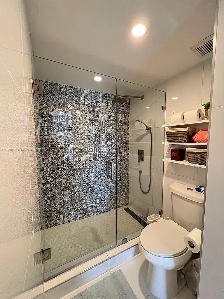 2350 NE 135th St,North Miami, FL 33181