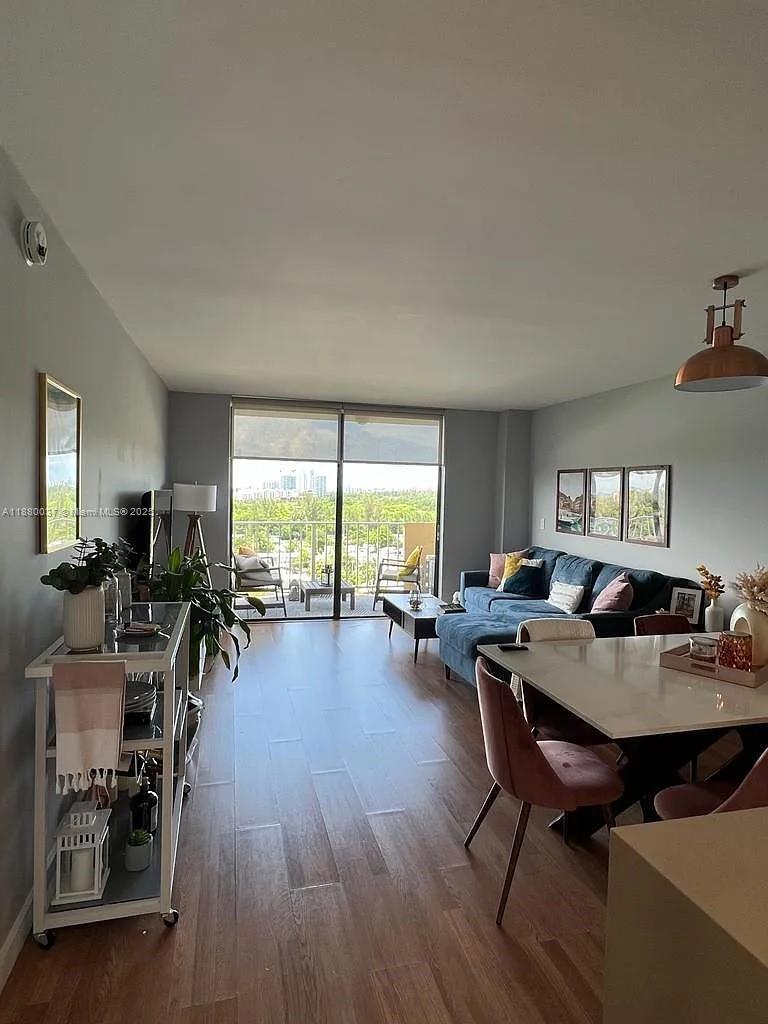 2350 NE 135th St,North Miami, FL 33181