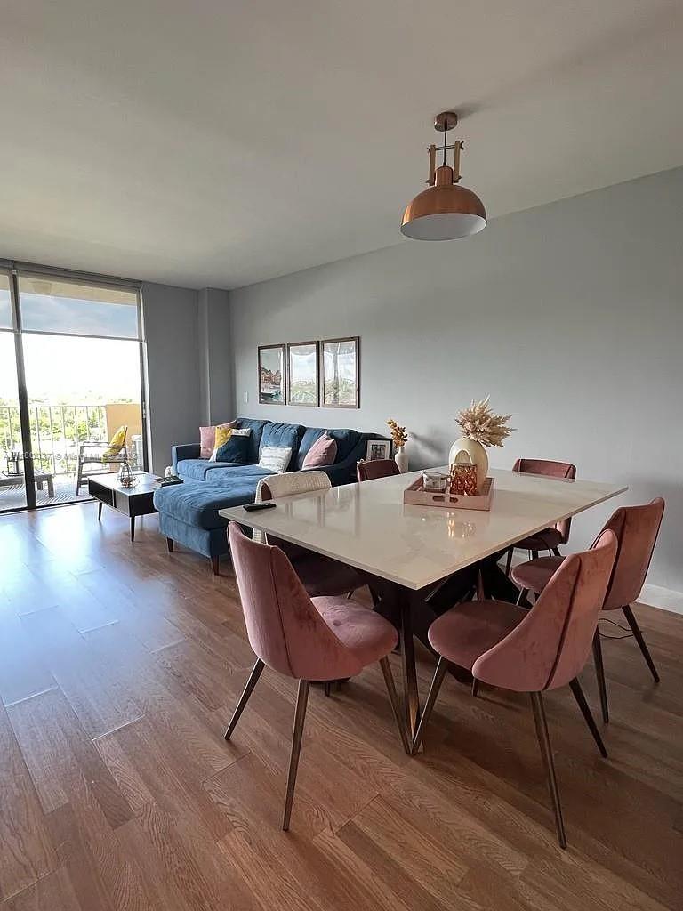 2350 NE 135th St,North Miami, FL 33181