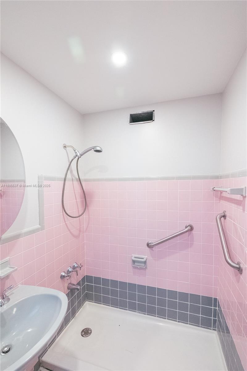 5600 San Vicente St Coral Gables, FL 33146