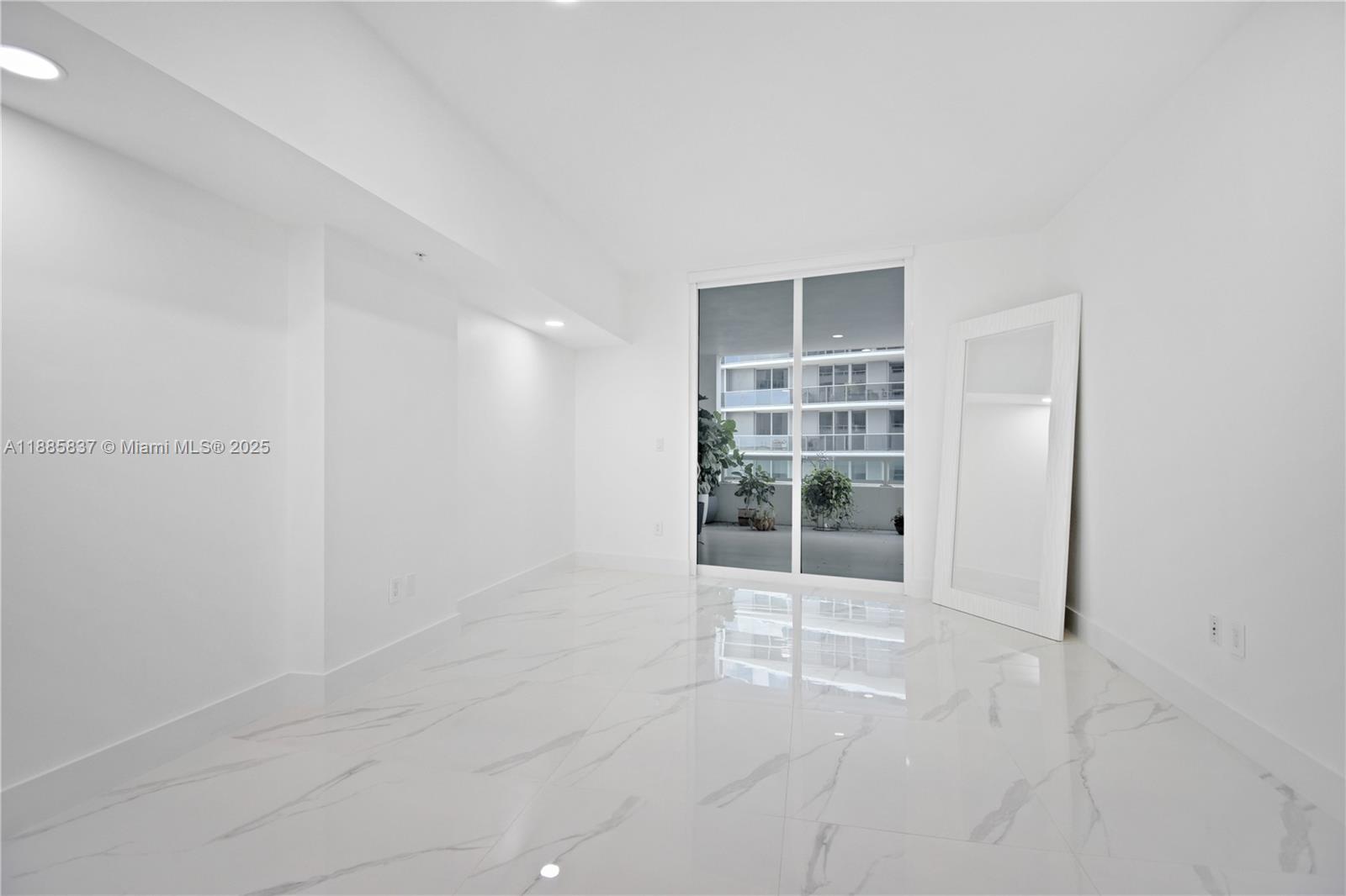 image 1800 Club Condo18