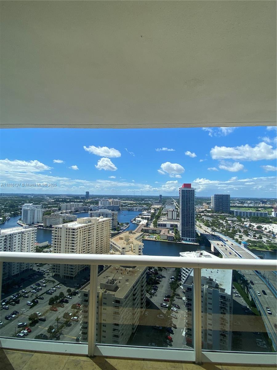 1800 S Ocean Dr #2909