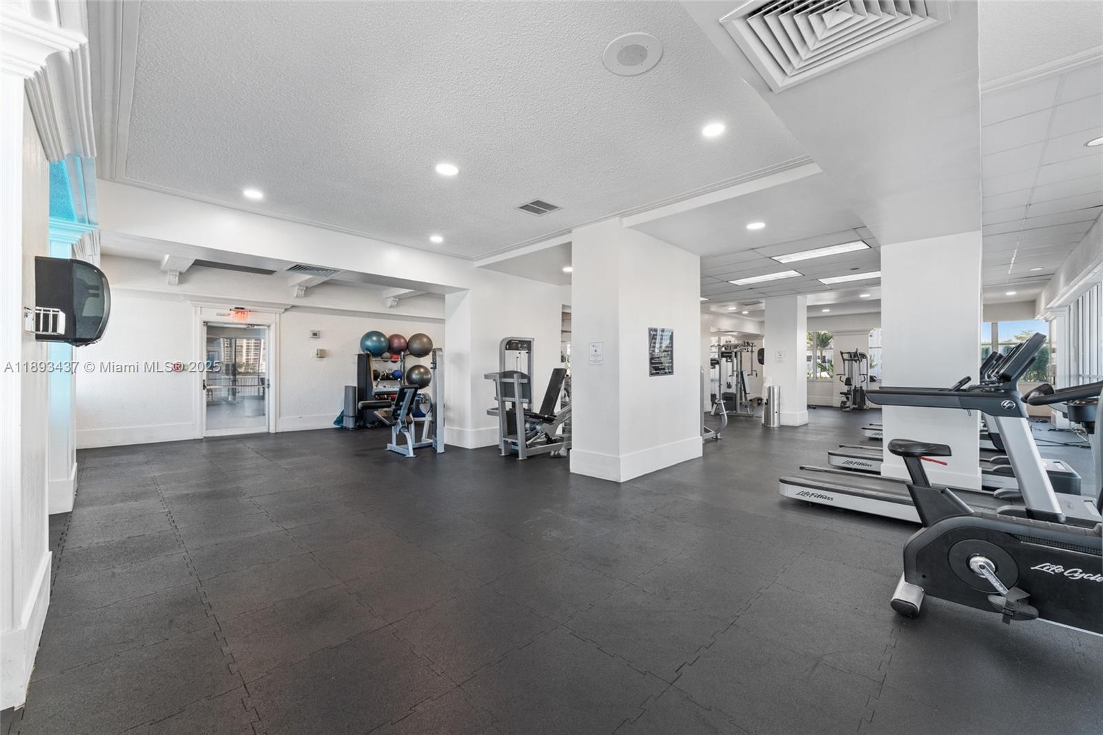 18061 Biscayne #1701 Aventura, FL 33160