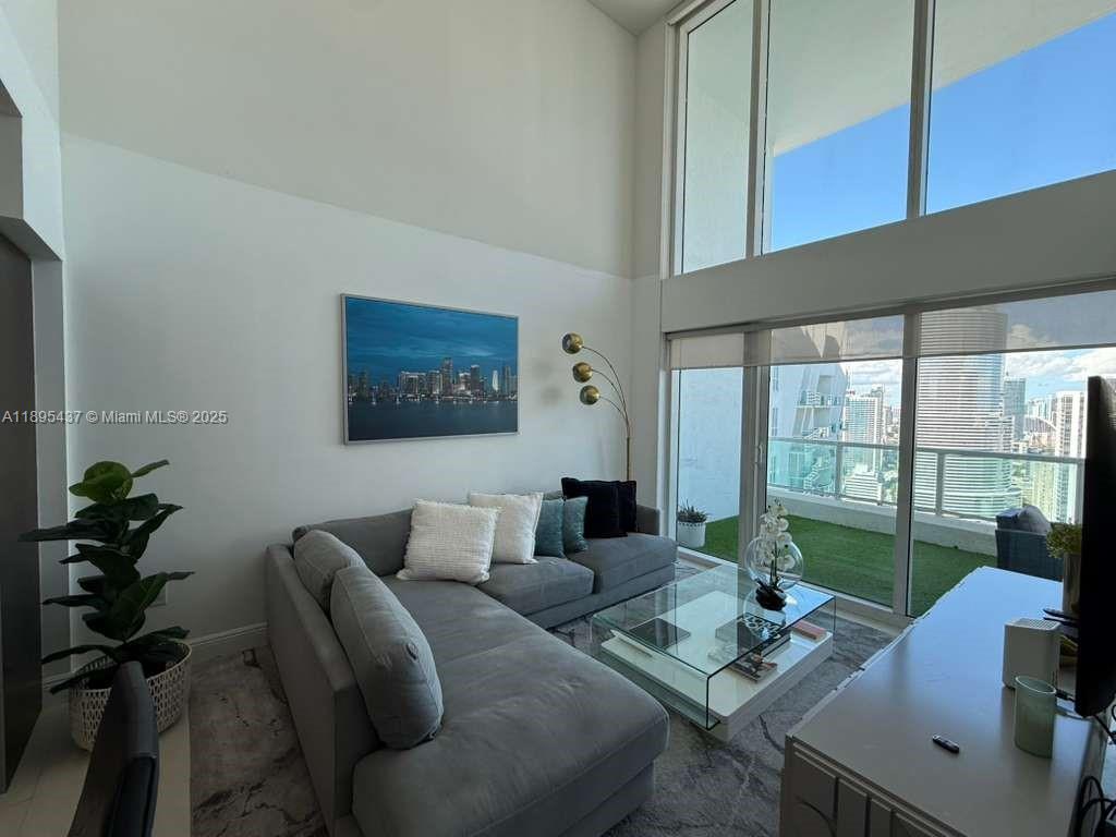 41 SE 5th St #2307