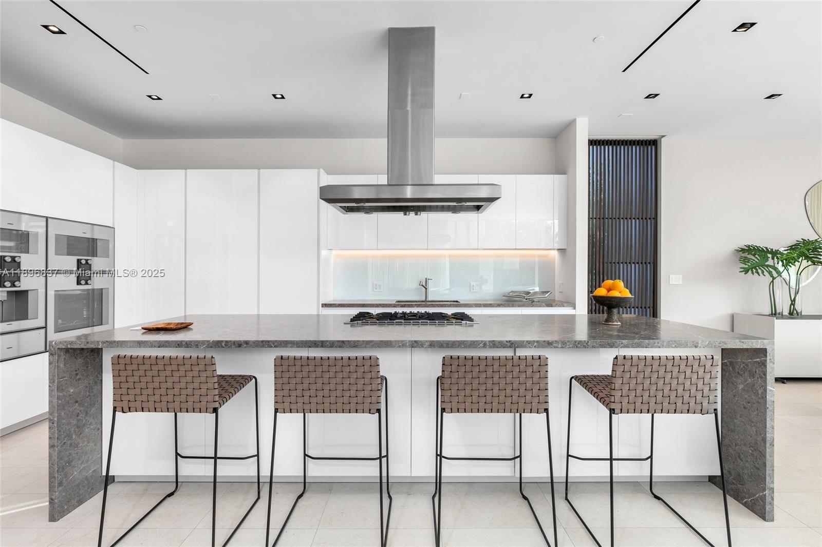 1081 W 48th St #N01 Miami Beach, FL 33140