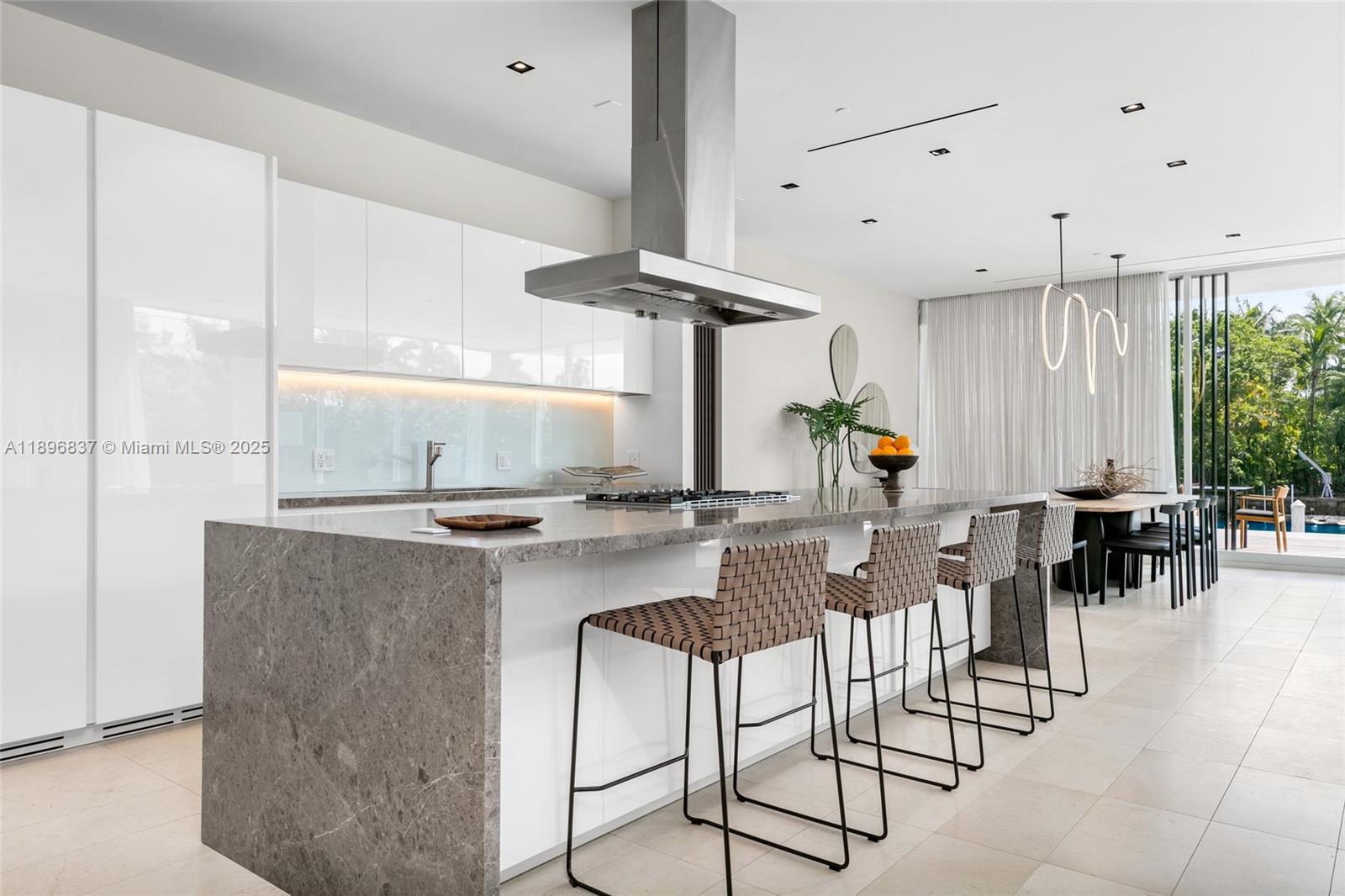 1081 W 48th St #N01 Miami Beach, FL 33140