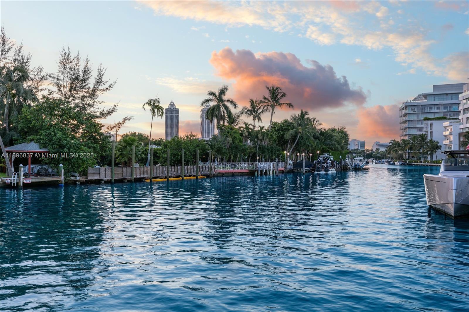 1081 W 48th St #N01 Miami Beach, FL 33140