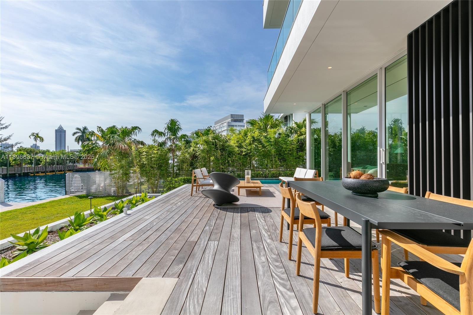 1081 W 48th St #N01 Miami Beach, FL 33140