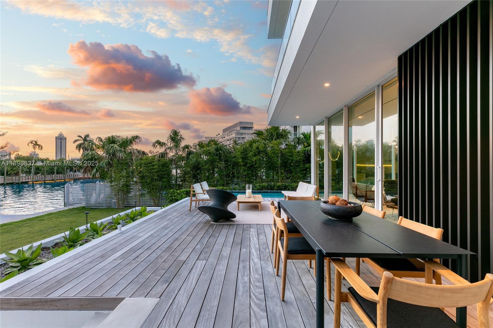 1081 W 48th St #N01 Miami Beach, FL 33140