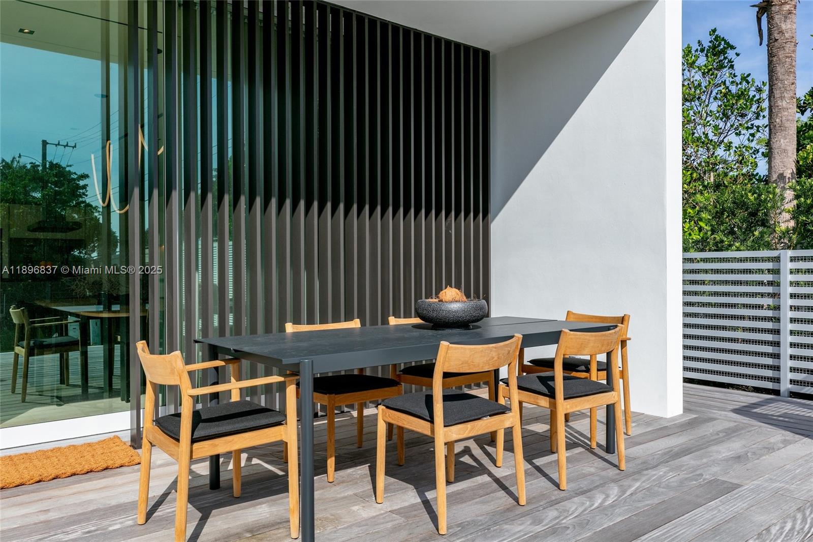 1081 W 48th St #N01 Miami Beach, FL 33140