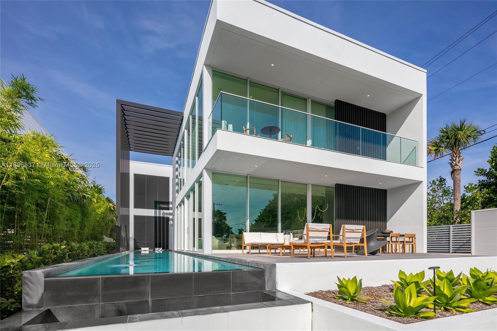 1081 W 48th St #N01 Miami Beach, FL 33140