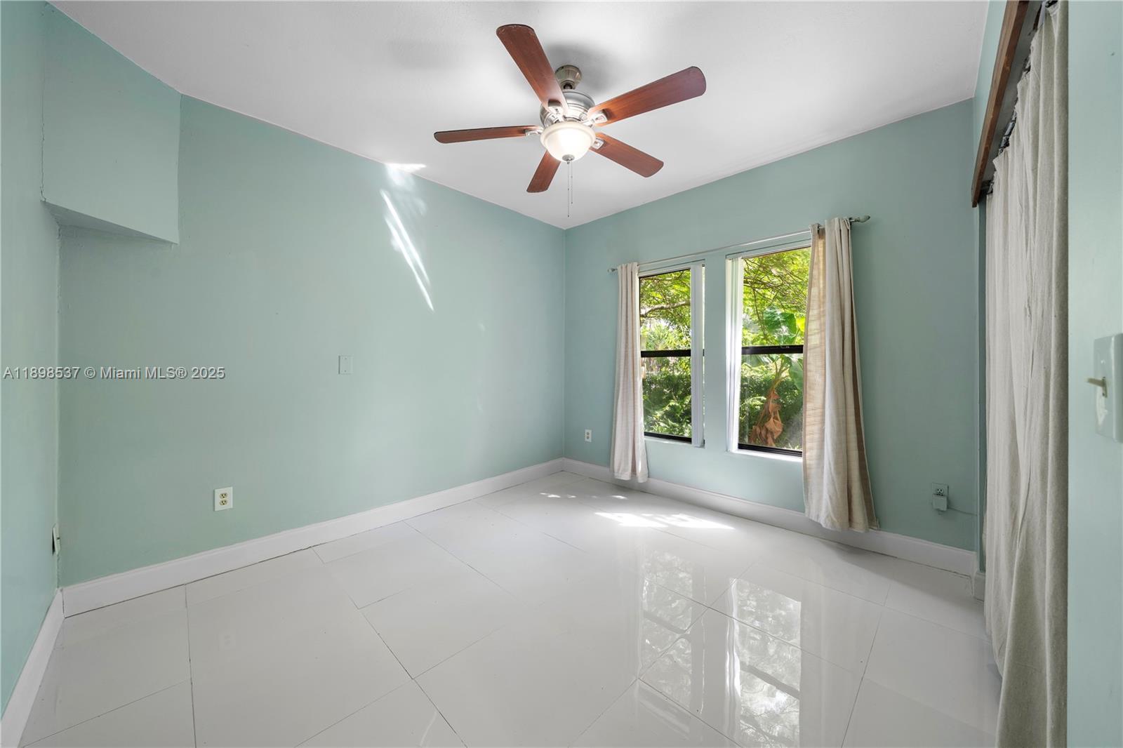 472 NE 130th St North Miami, FL 33161