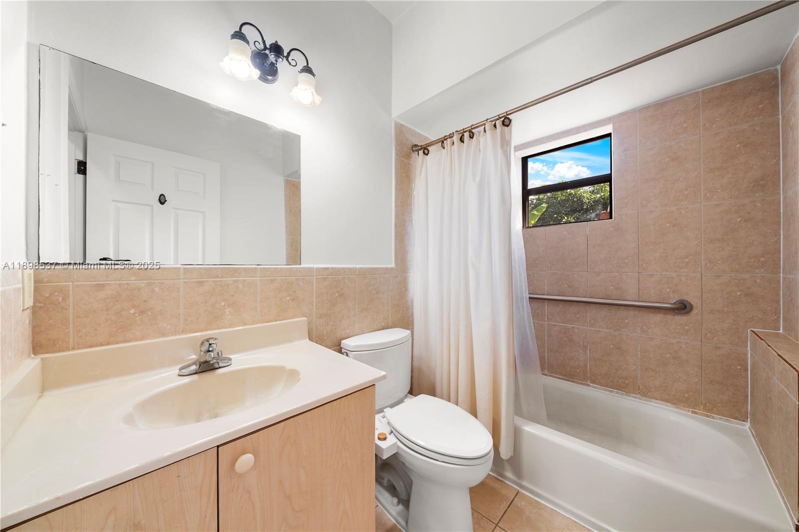 472 NE 130th St North Miami, FL 33161