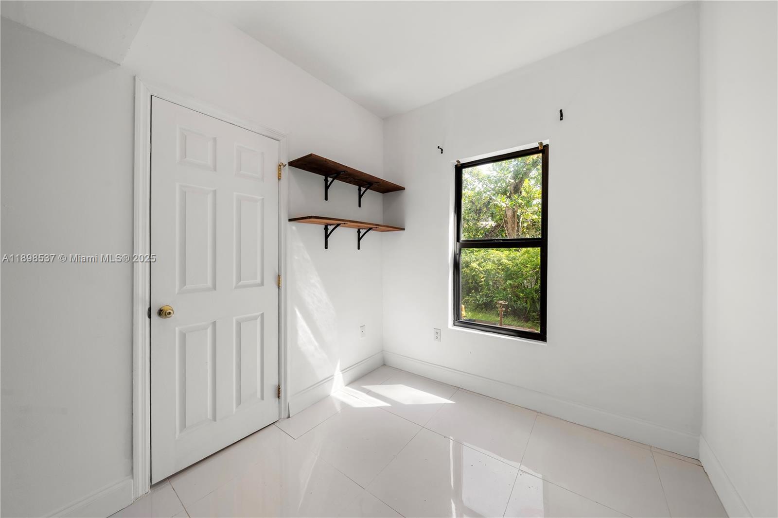 472 NE 130th St North Miami, FL 33161