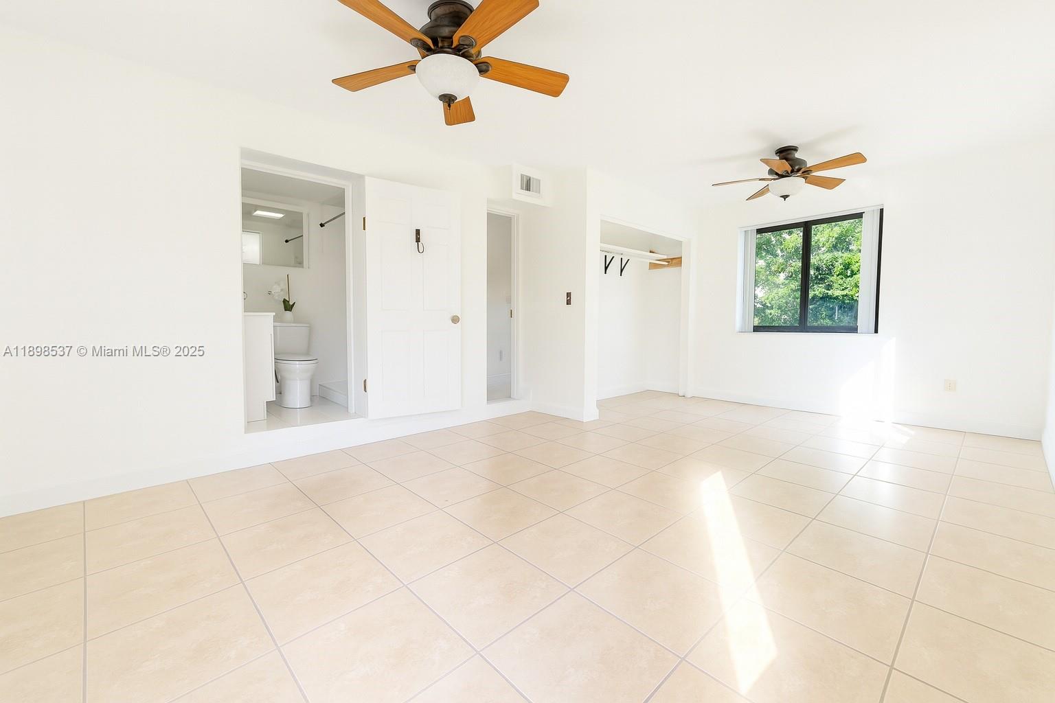 472 NE 130th St North Miami, FL 33161