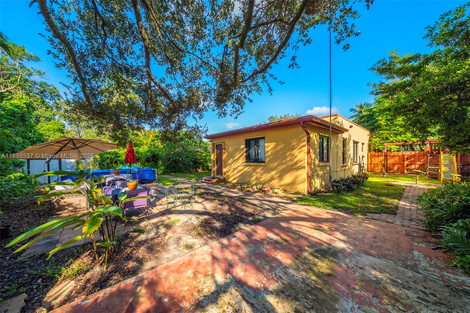 472 NE 130th St North Miami, FL 33161