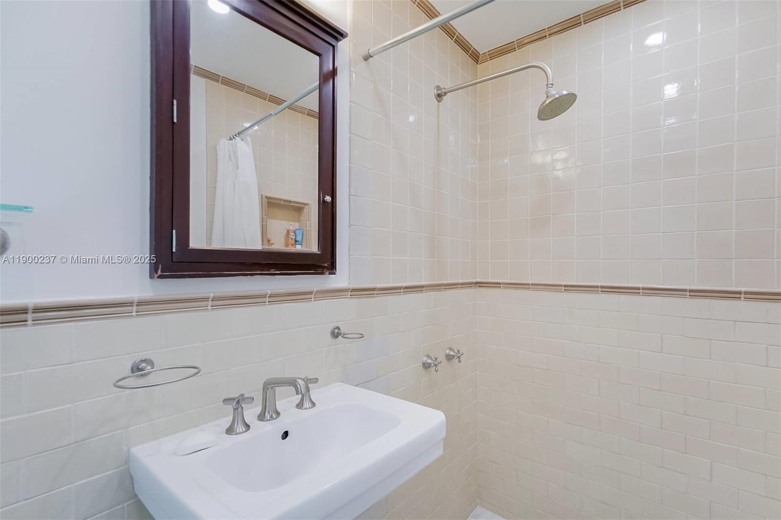 4920 SW 76th St Miami, FL 33143 4920 SW 76th St Miami, FL 33143