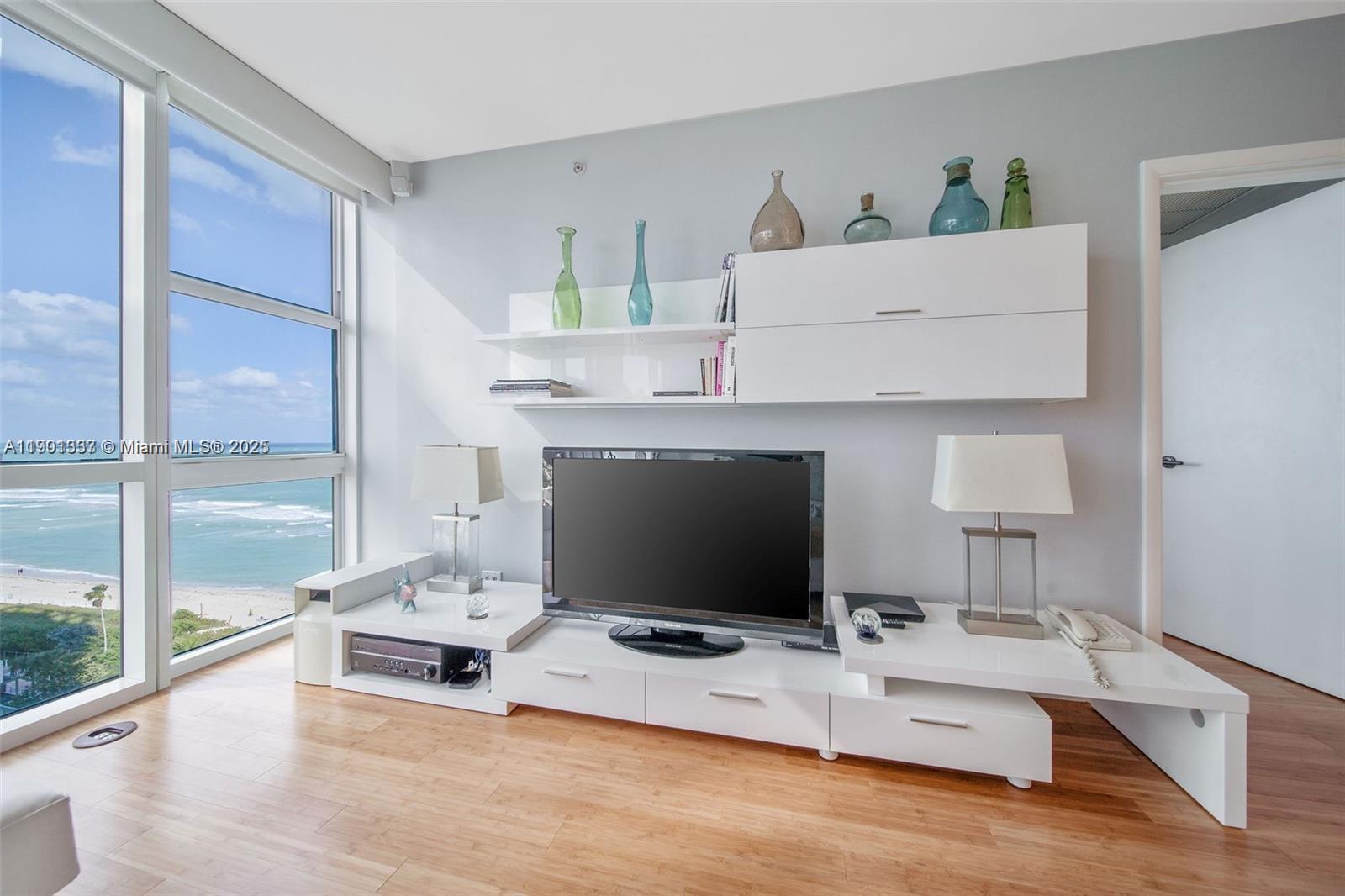 image Carillon Condos1