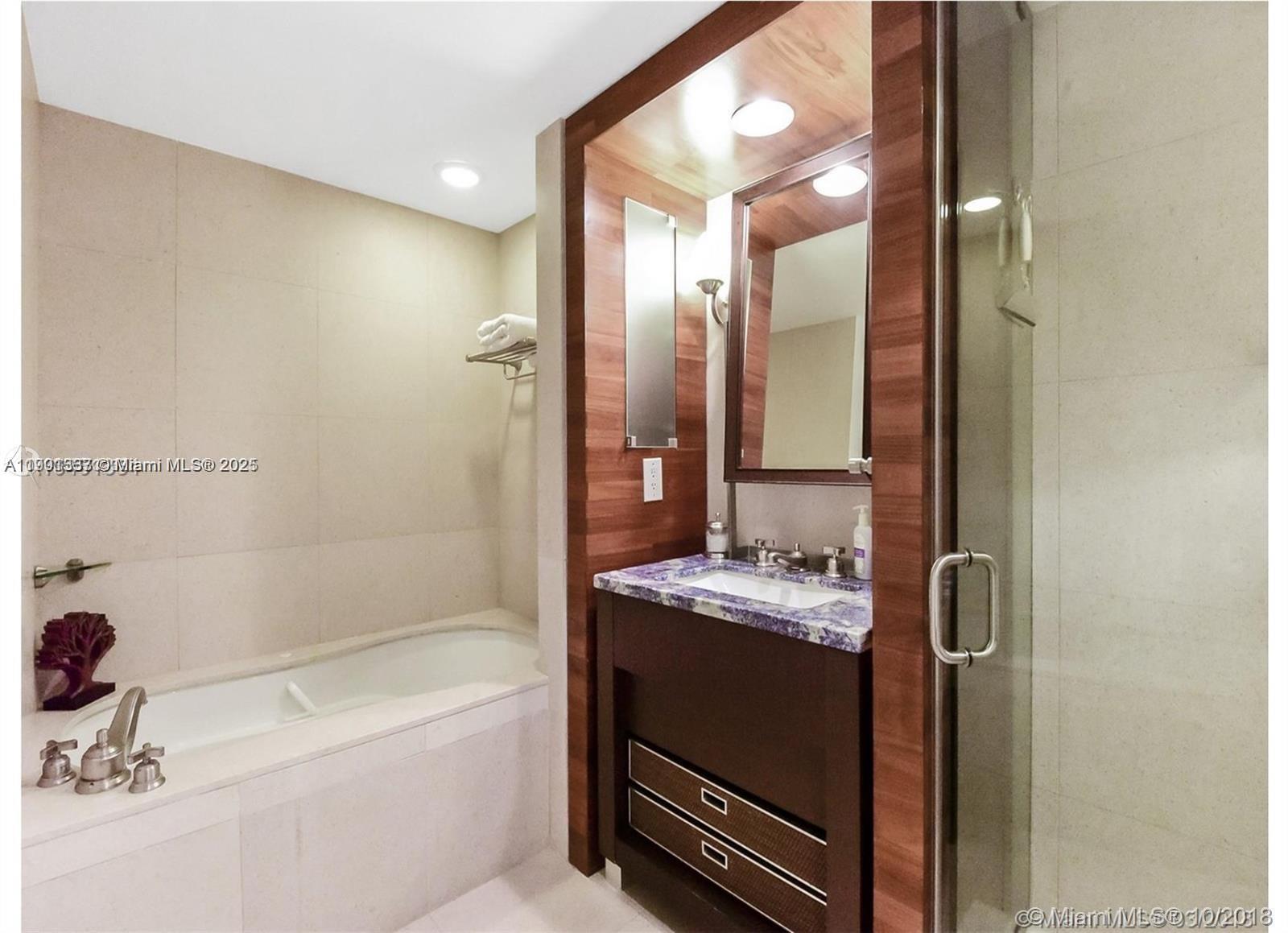 image Carillon Condos8