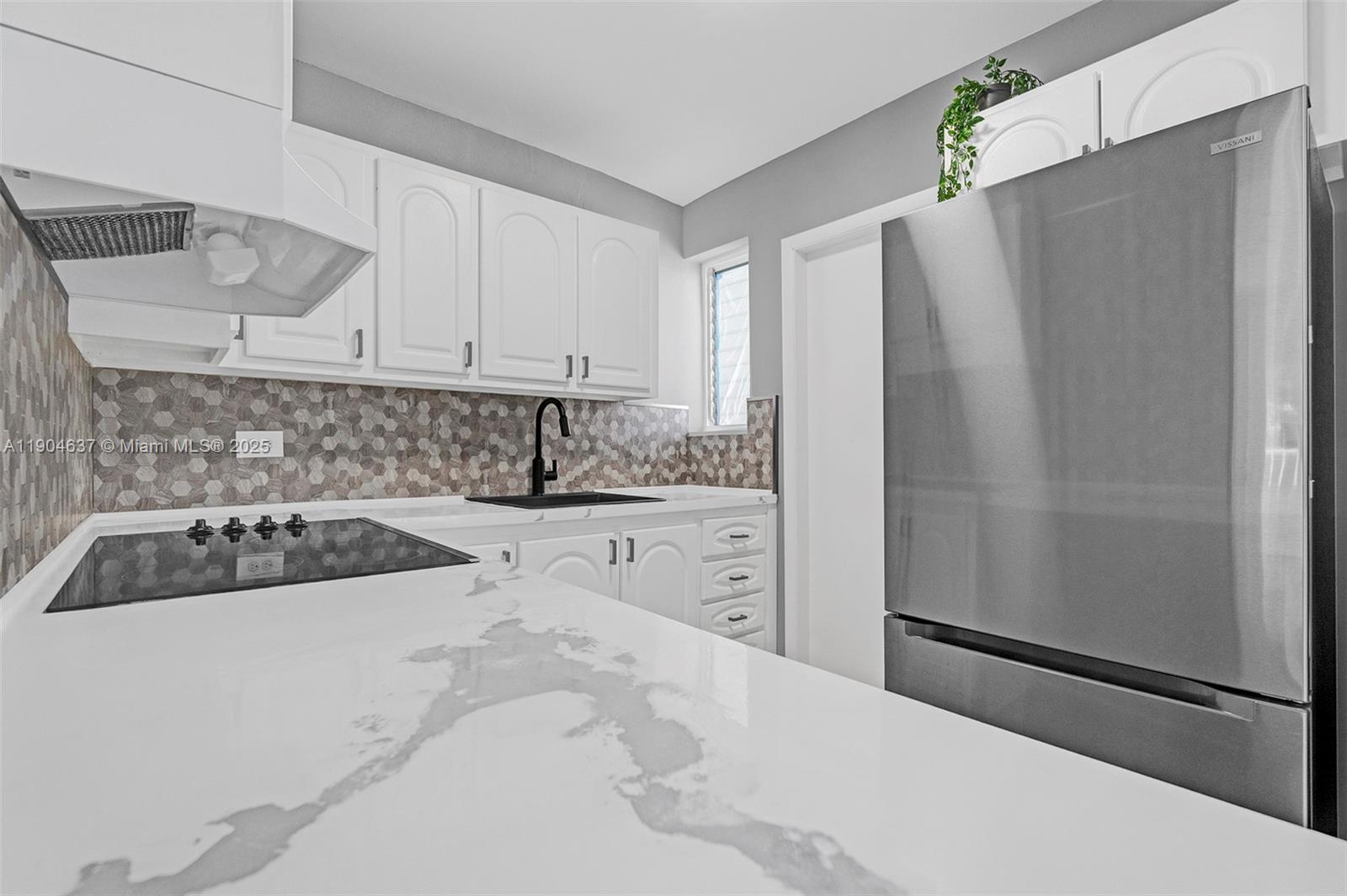 1150 Euclid Ave #305