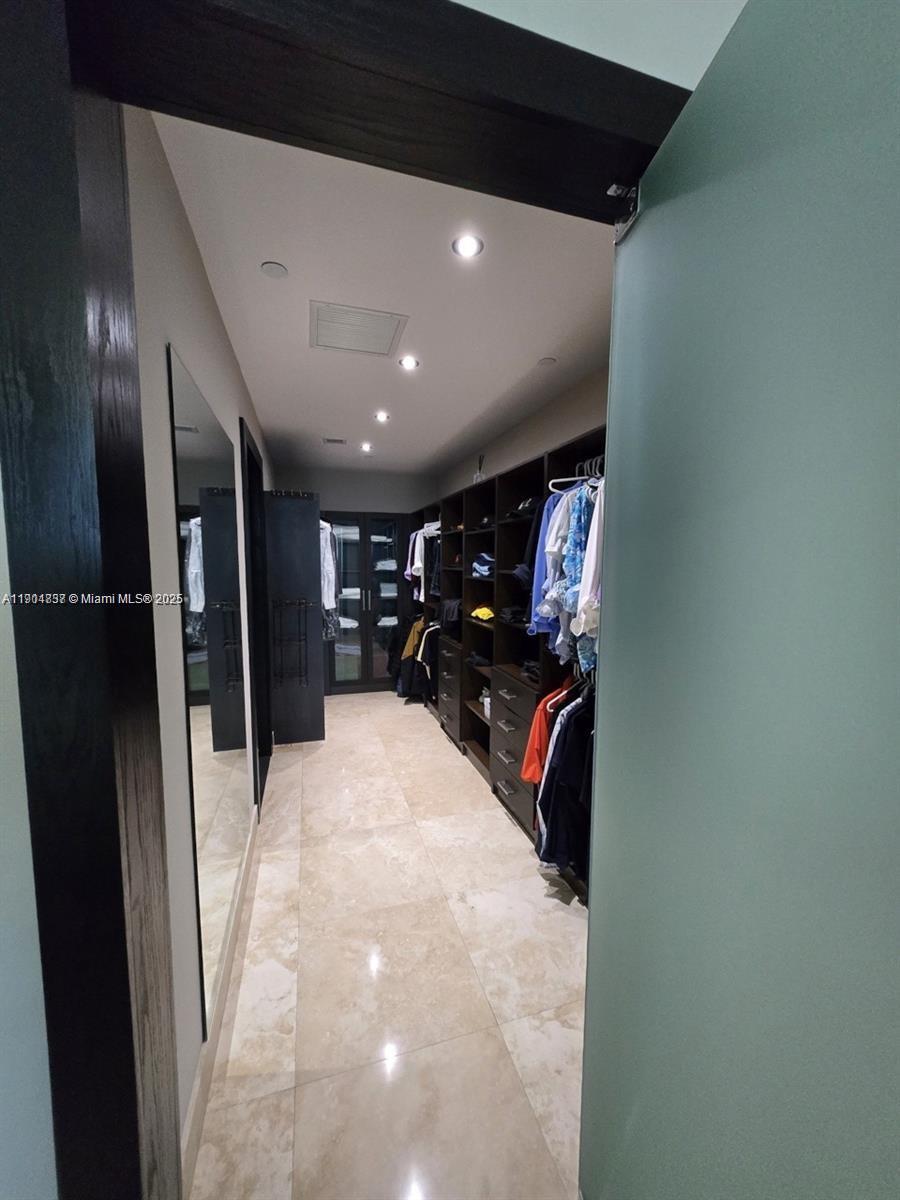 image 900 Biscayne Bay Condo18