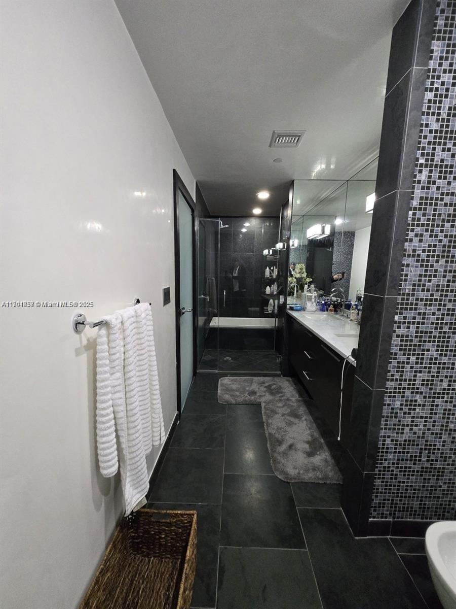 image 900 Biscayne Bay Condo20