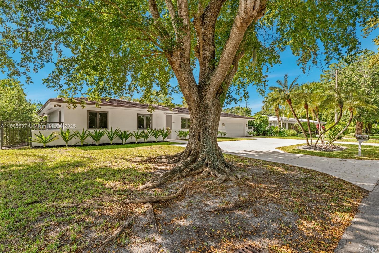 1460 Campamento Ave Coral Gables, FL 33156