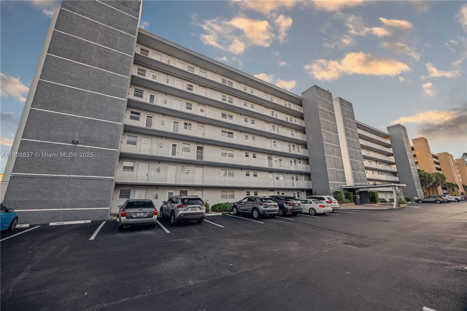 619 NE 14th Ave #304