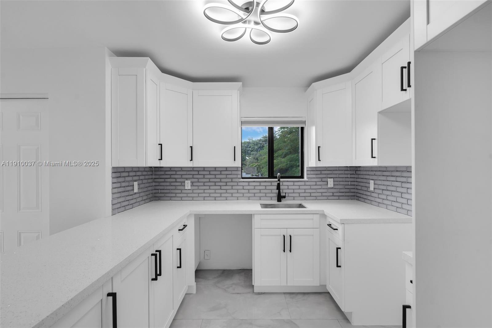 1411 NW 40th St Miami, FL 33142