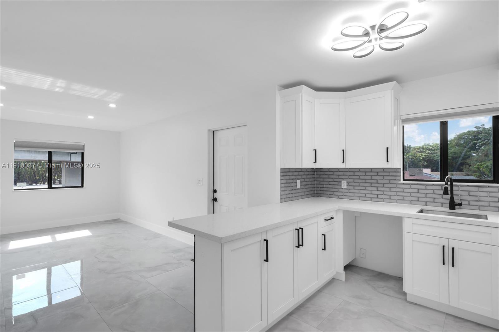 1411 NW 40th St Miami, FL 33142