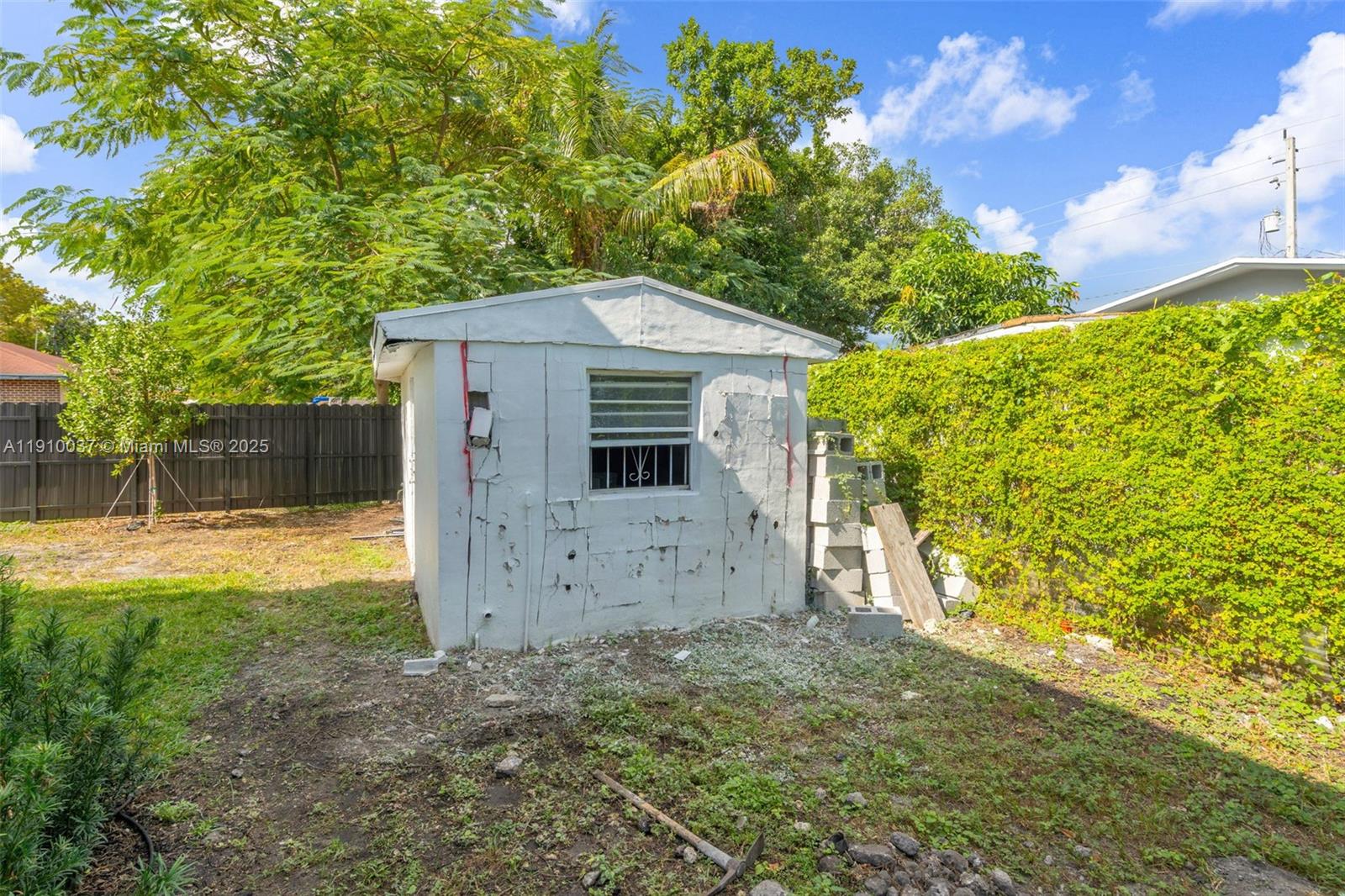 1411 NW 40th St Miami, FL 33142