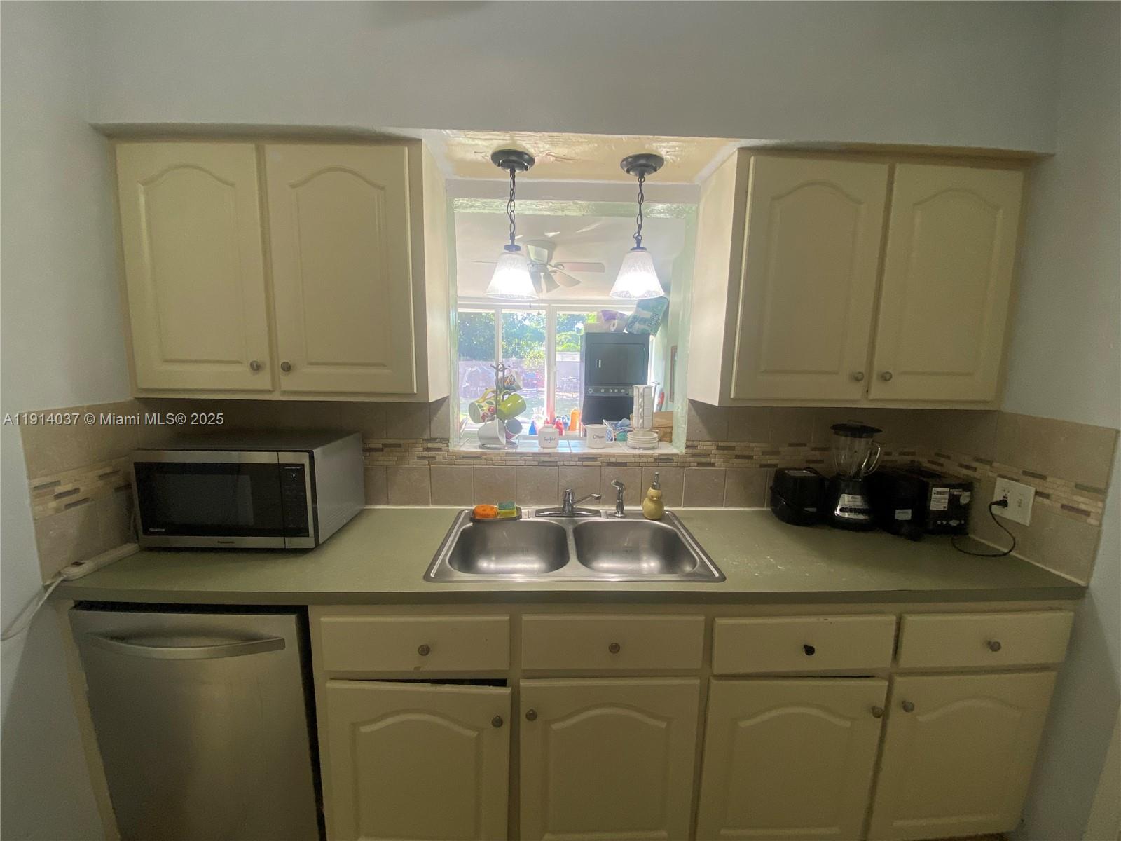 540 NW 111th St Miami, FL 33168