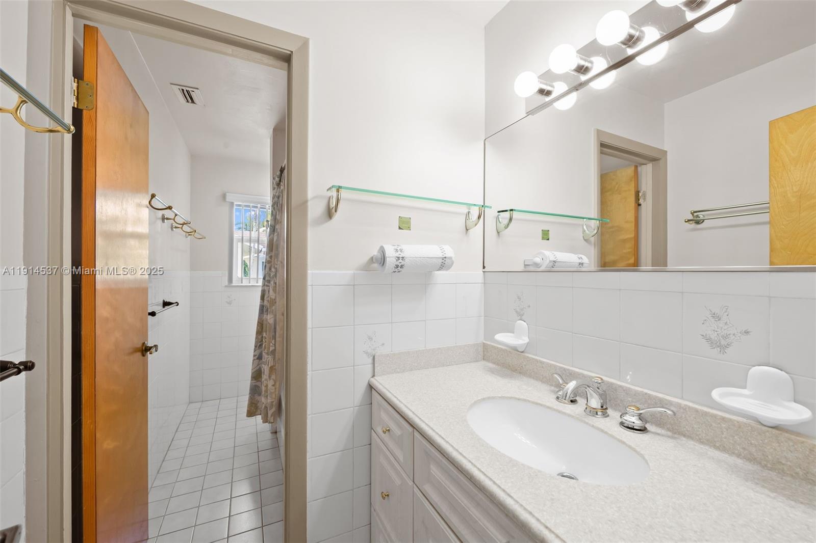 11241 NW 27th Ct Plantation, FL 33323