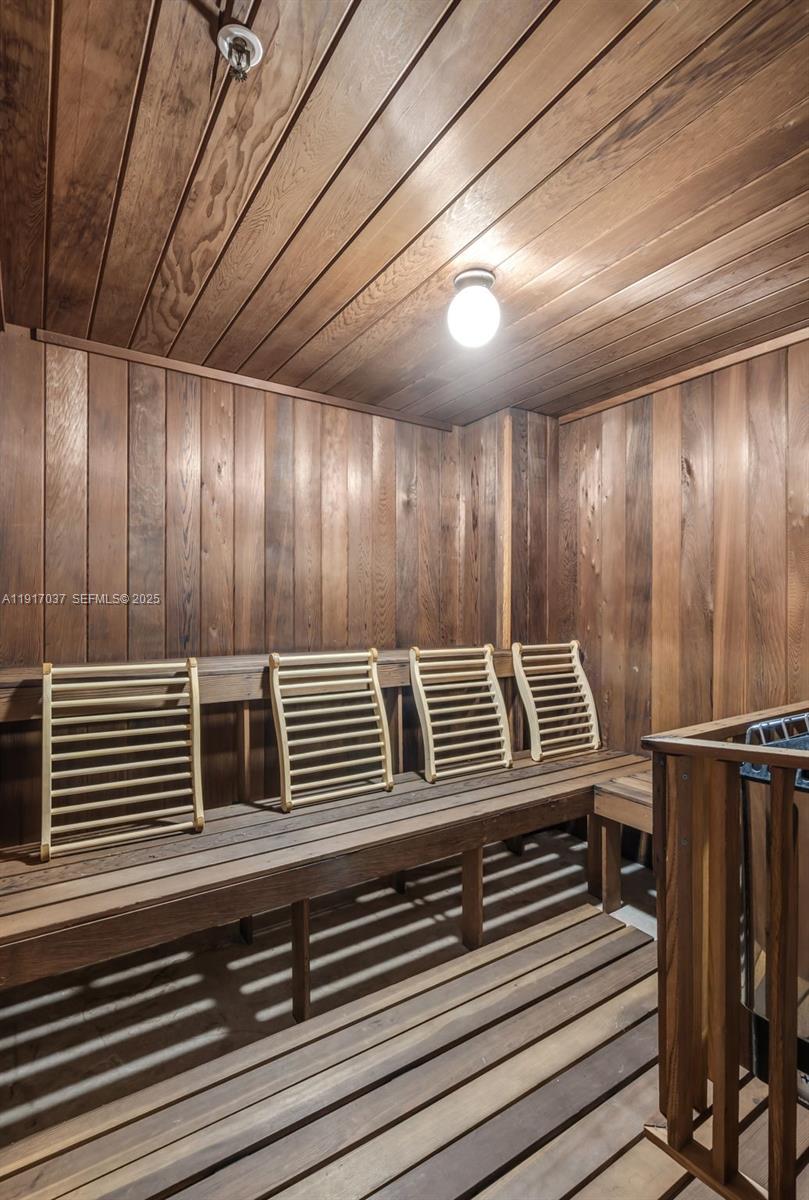 575 Crandon Blvd #504 Key Biscayne, FL 33149