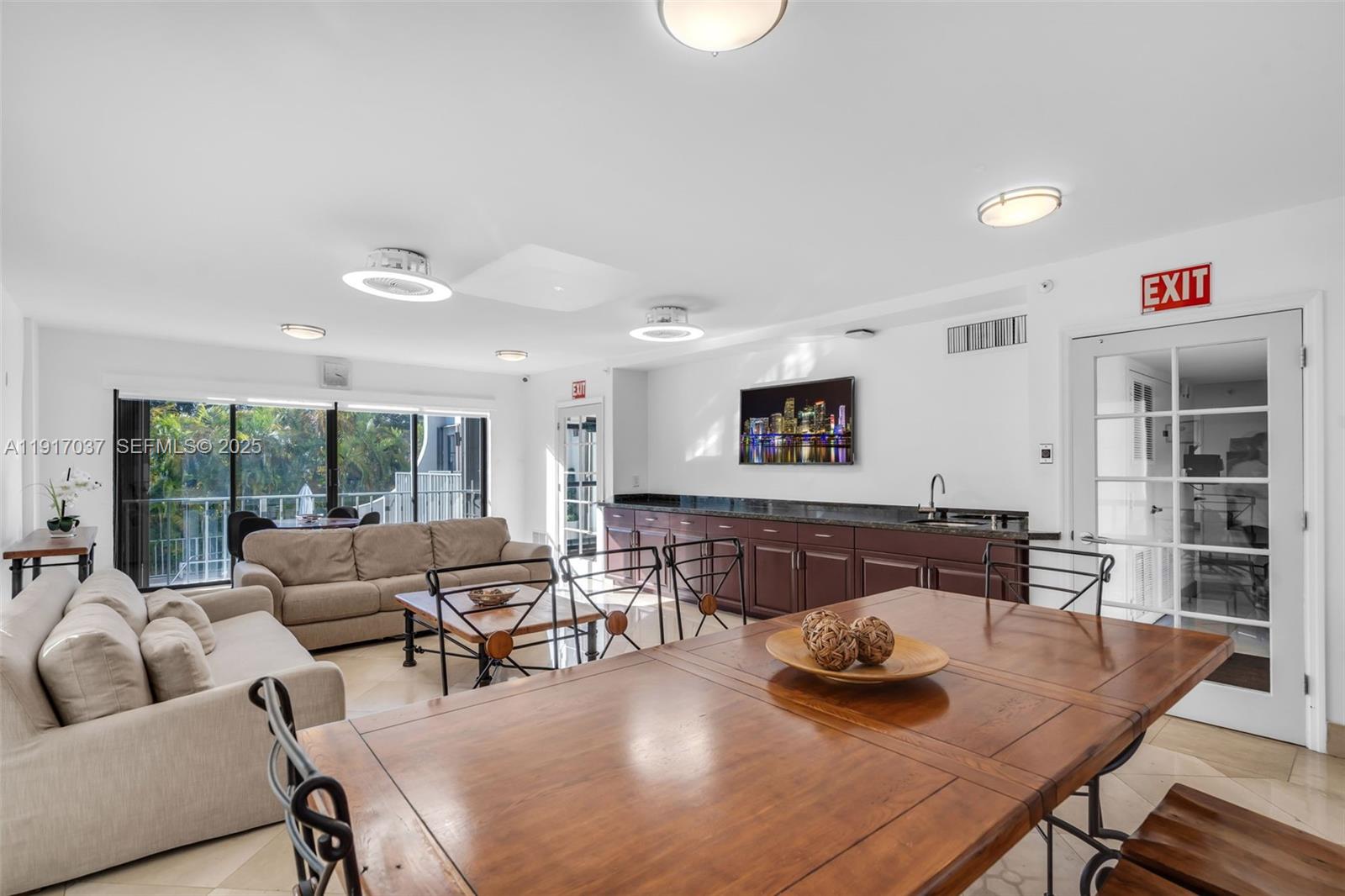 575 Crandon Blvd #504 Key Biscayne, FL 33149