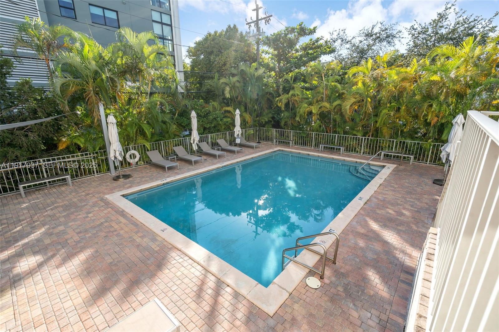 575 Crandon Blvd #504 Key Biscayne, FL 33149