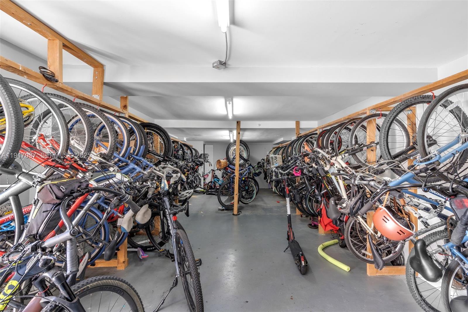 575 Crandon Blvd #504 Key Biscayne, FL 33149