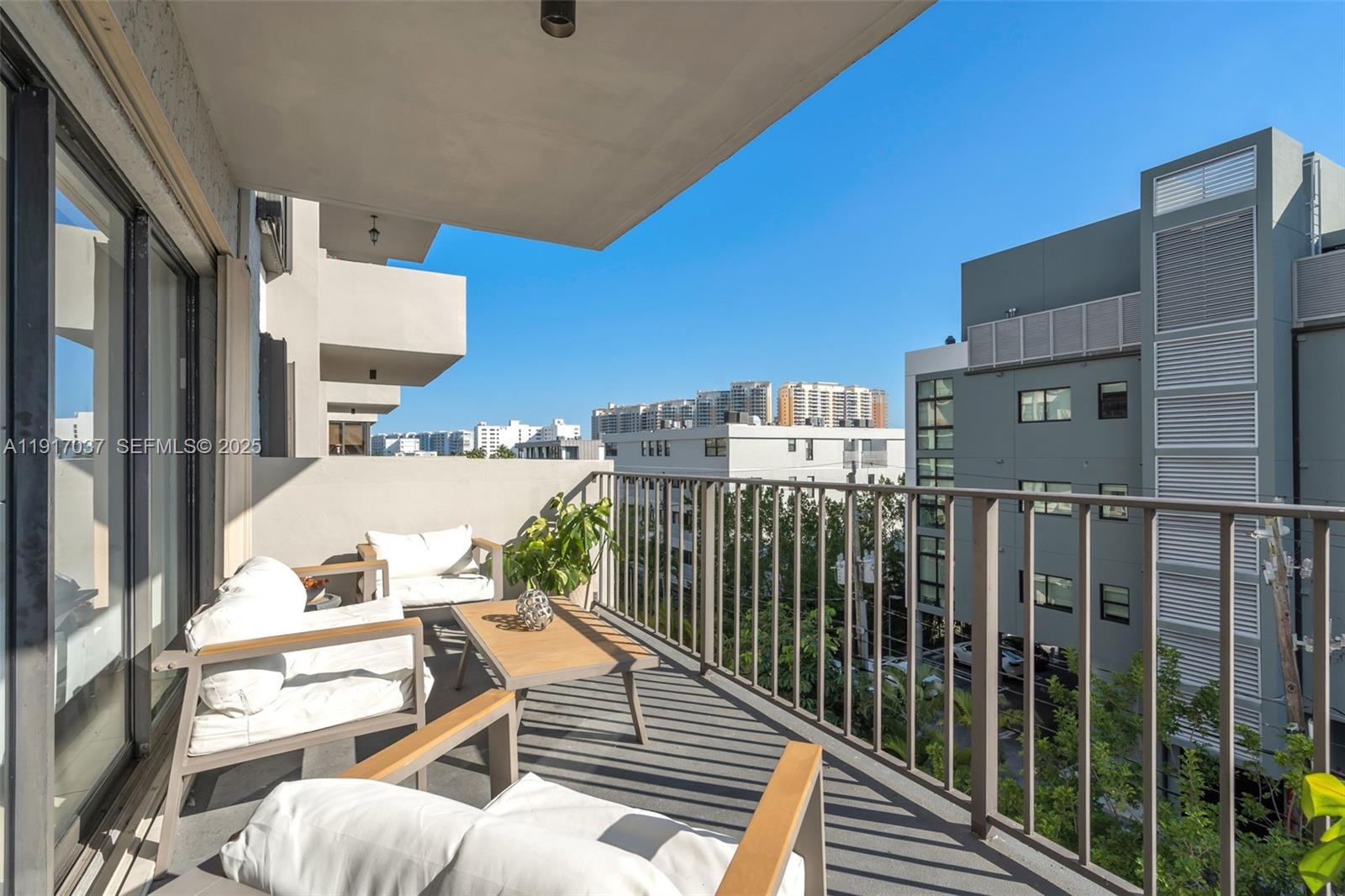 575 Crandon Blvd #504 Key Biscayne, FL 33149