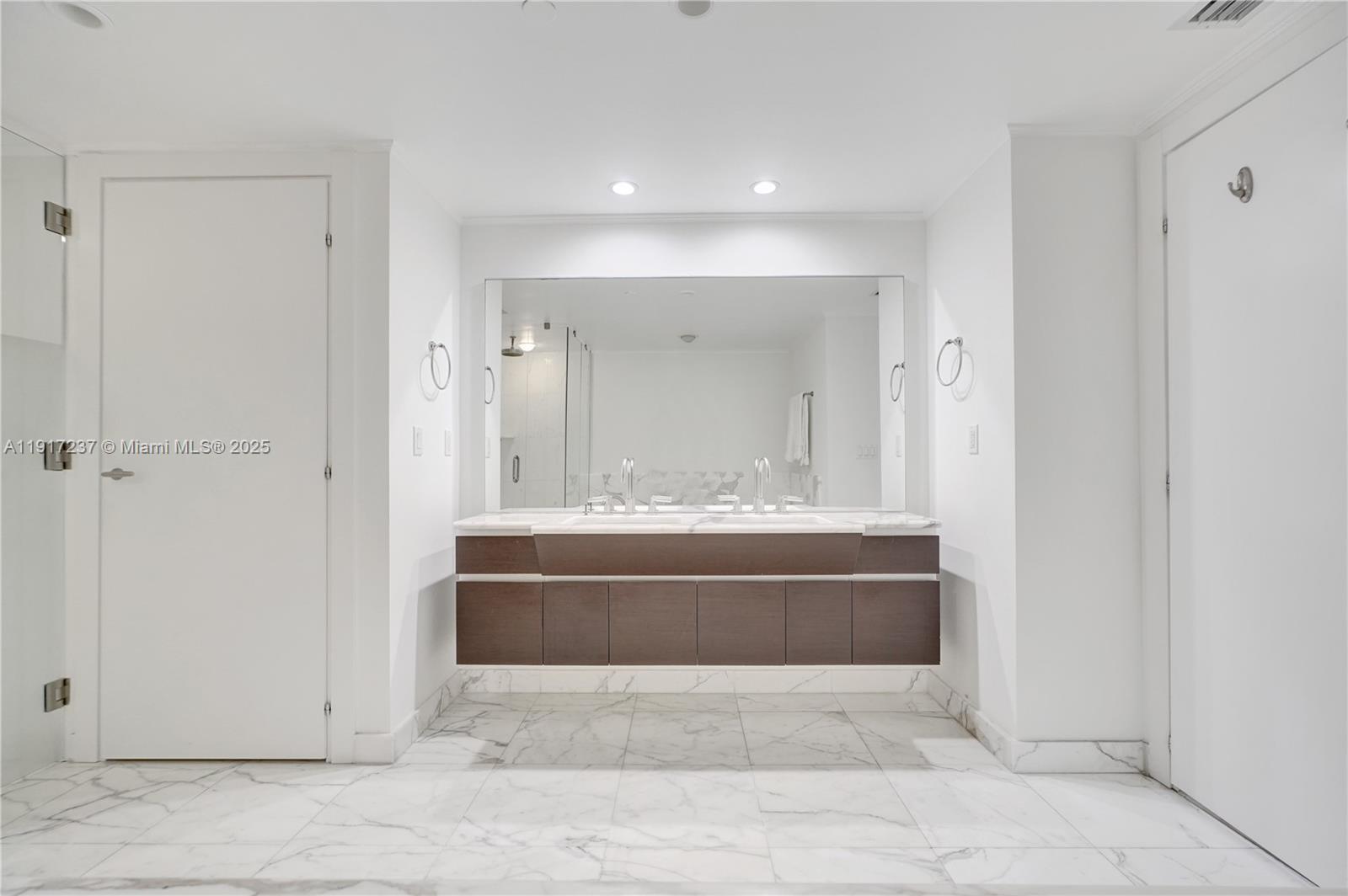 image Grovenor House13