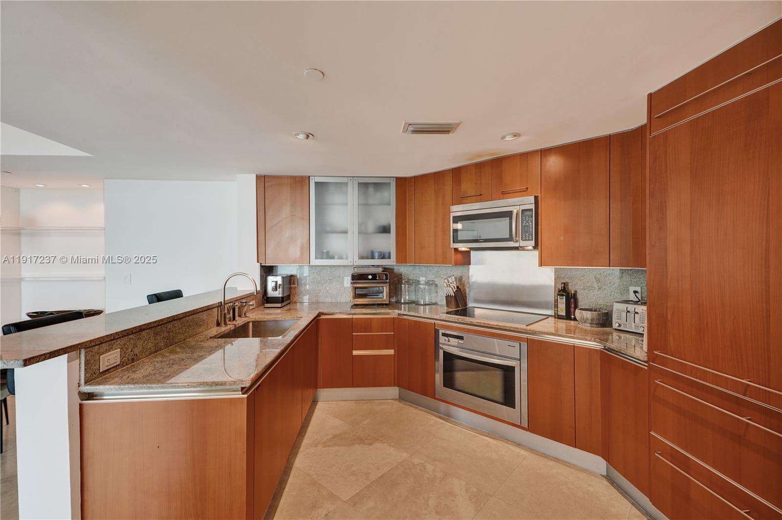 image Grovenor House4