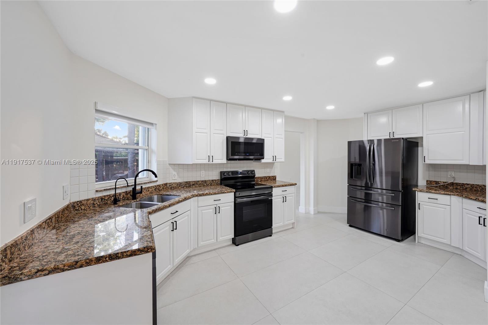 15658 SW 16th St Pembroke Pines, FL 33027