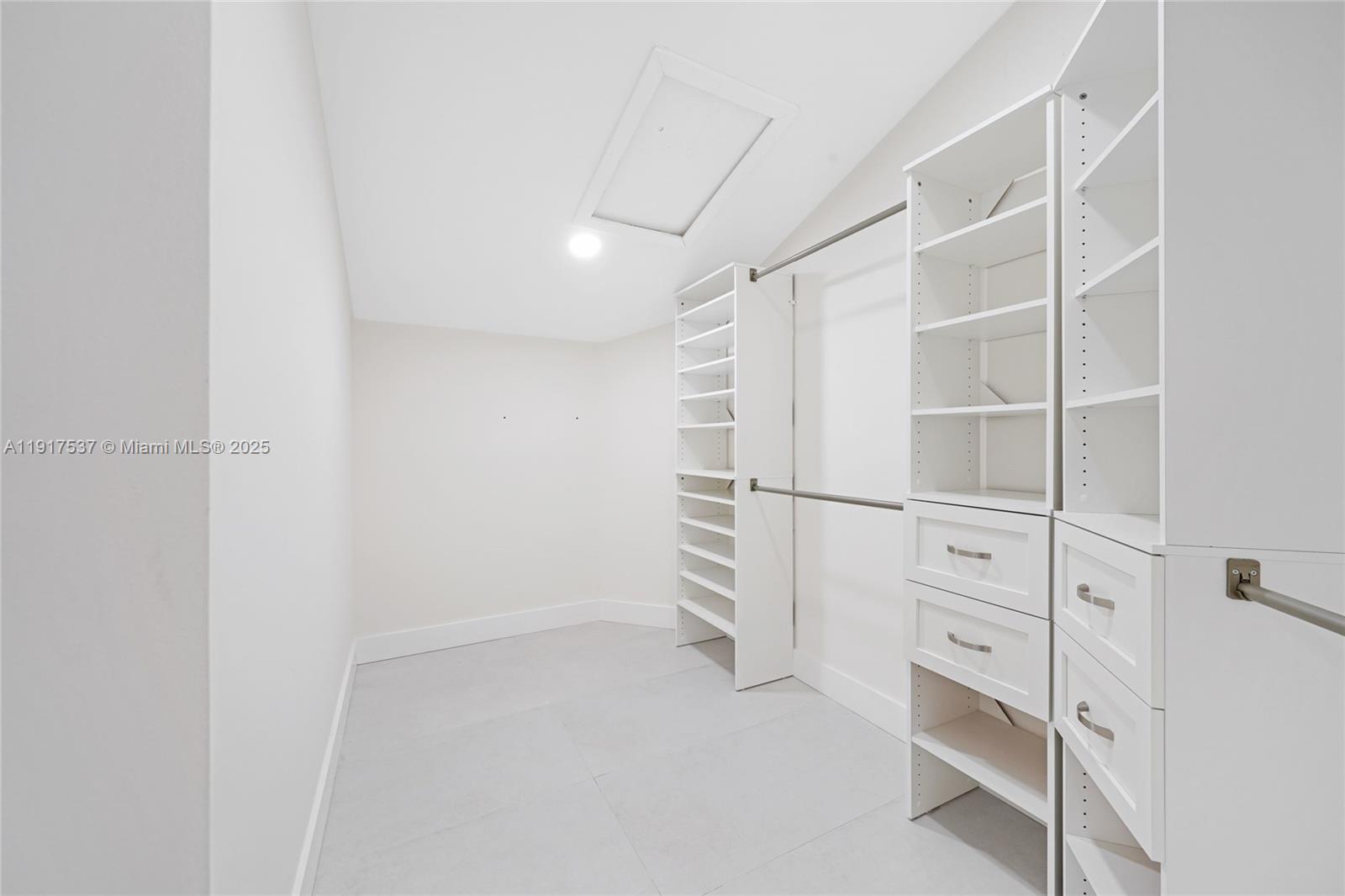 15658 SW 16th St Pembroke Pines, FL 33027