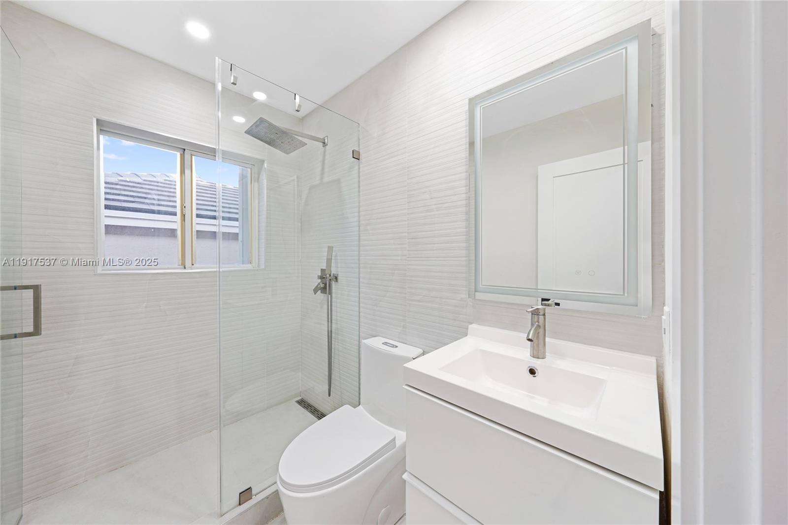 15658 SW 16th St Pembroke Pines, FL 33027