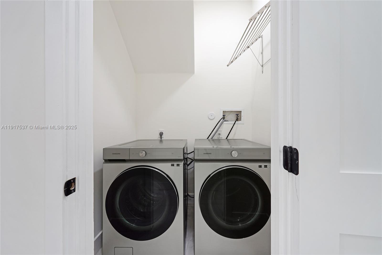 15658 SW 16th St Pembroke Pines, FL 33027